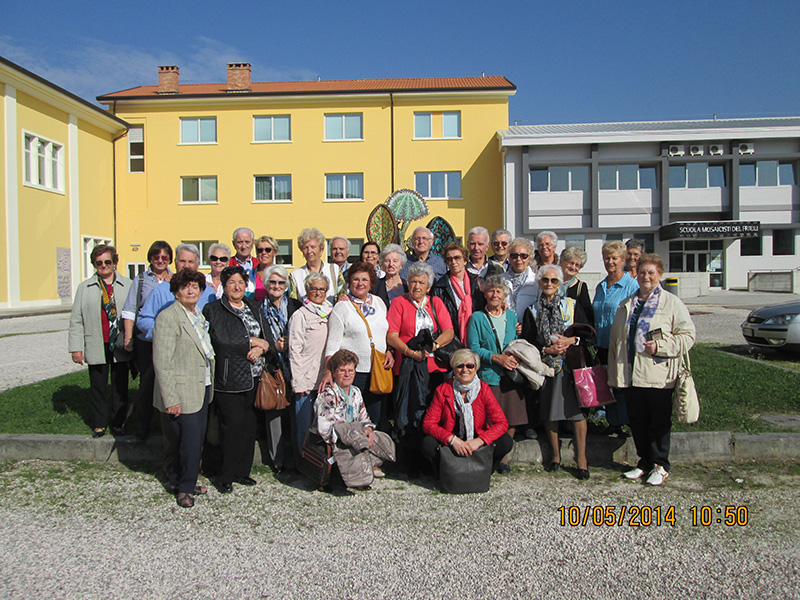 Un gruppo di soci in visita alla Scuola di Mosaico di Spilimbergo