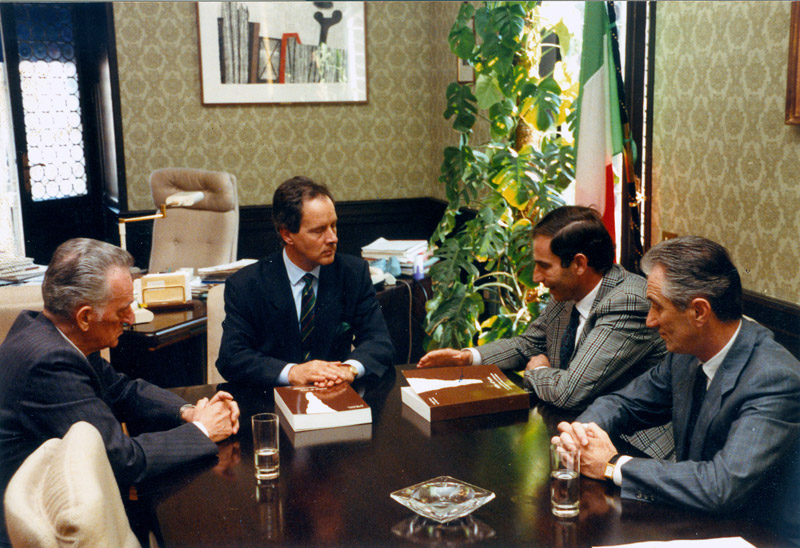 Presentazione al Presidente della Provincia di Trieste dell’Albo d’Oro dei caduti giuliano dalmati nel secondo conflitto mondiale